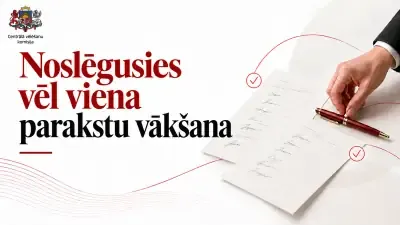 Uzraksts “Noslēgusies vēl viena parakstu vākšana”, blakus roka ar pildspalvu pie parakstu lapām